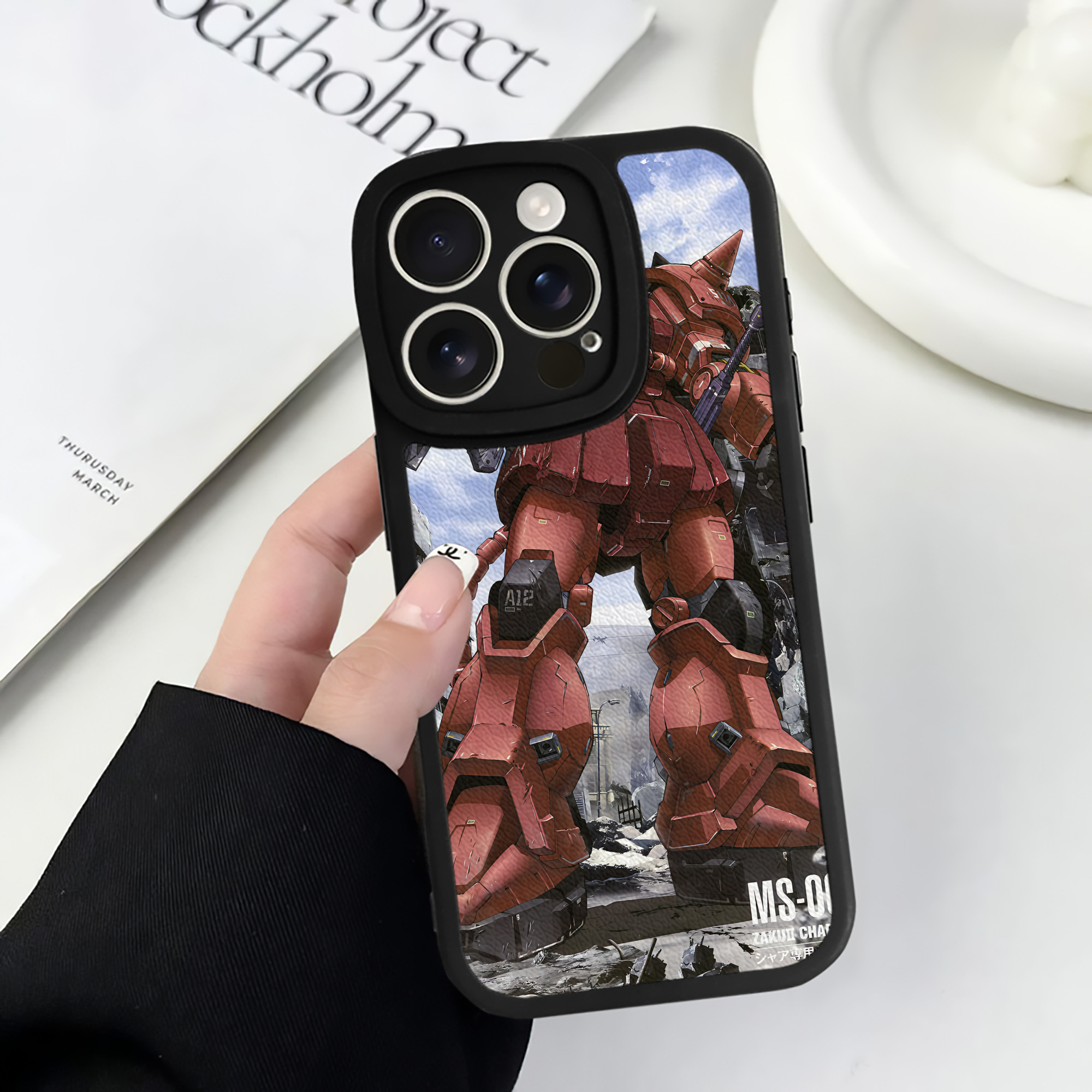 （画像用） 機動戦士ガンダム Mobile Suit Gundam 【iPhone 16シリーズ対応】シリコンスマホケース（レザー調） 材質：シリコン